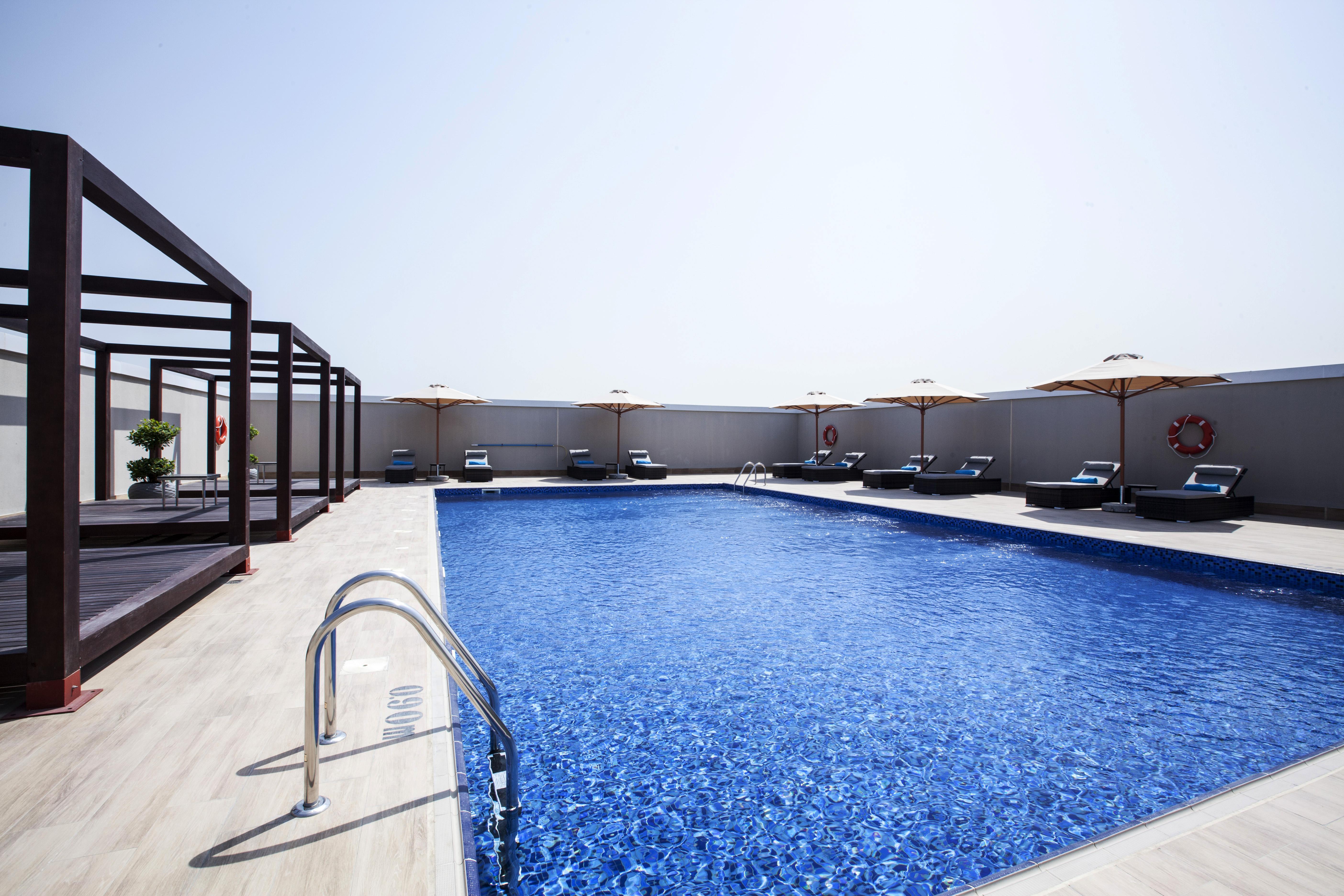 Flora Inn Hotel Dubai Airport Exterior photo Rooftop swimming pool