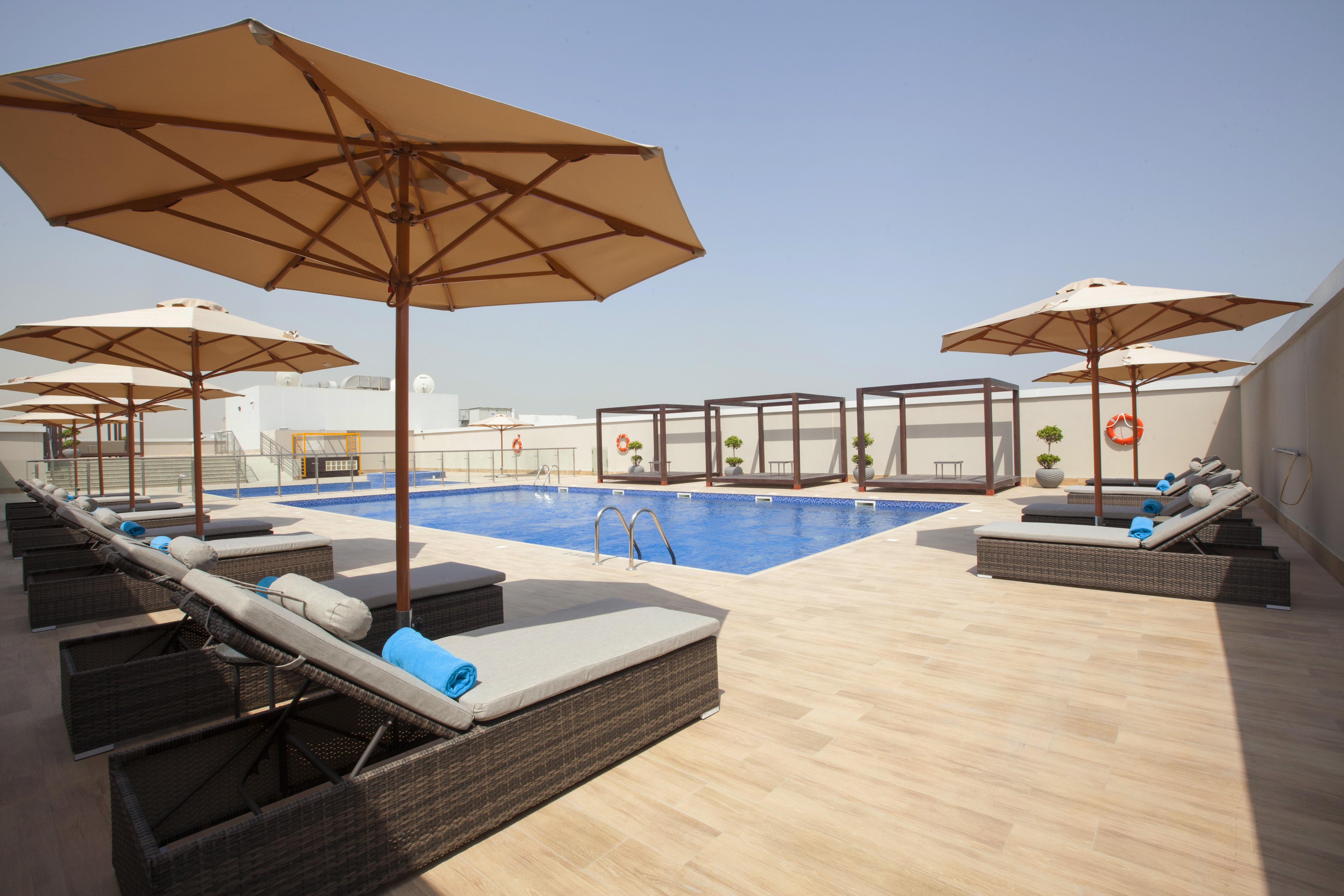 Flora Inn Hotel Dubai Airport Exterior photo Rooftop pool