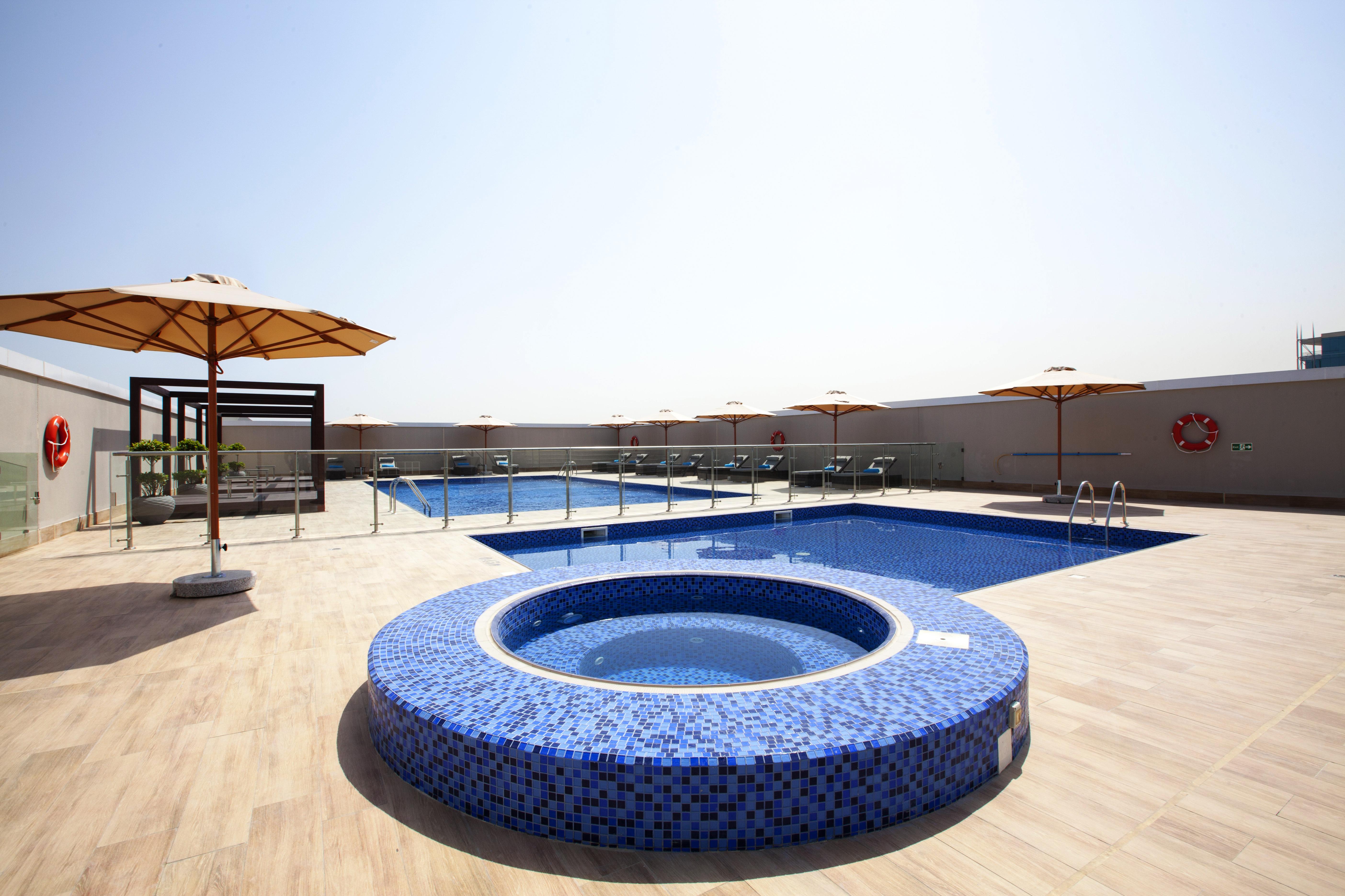 Flora Inn Hotel Dubai Airport Exterior photo Rooftop pool